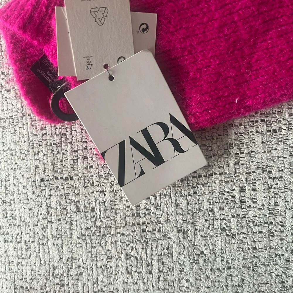 NWT Zara Ribbed Knit Fingerless Long Mitten in Fuchsia